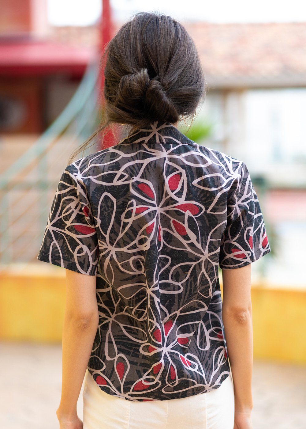 かりゆしウェア（沖縄版アロハシャツ） MAJUN - シェフレラライン