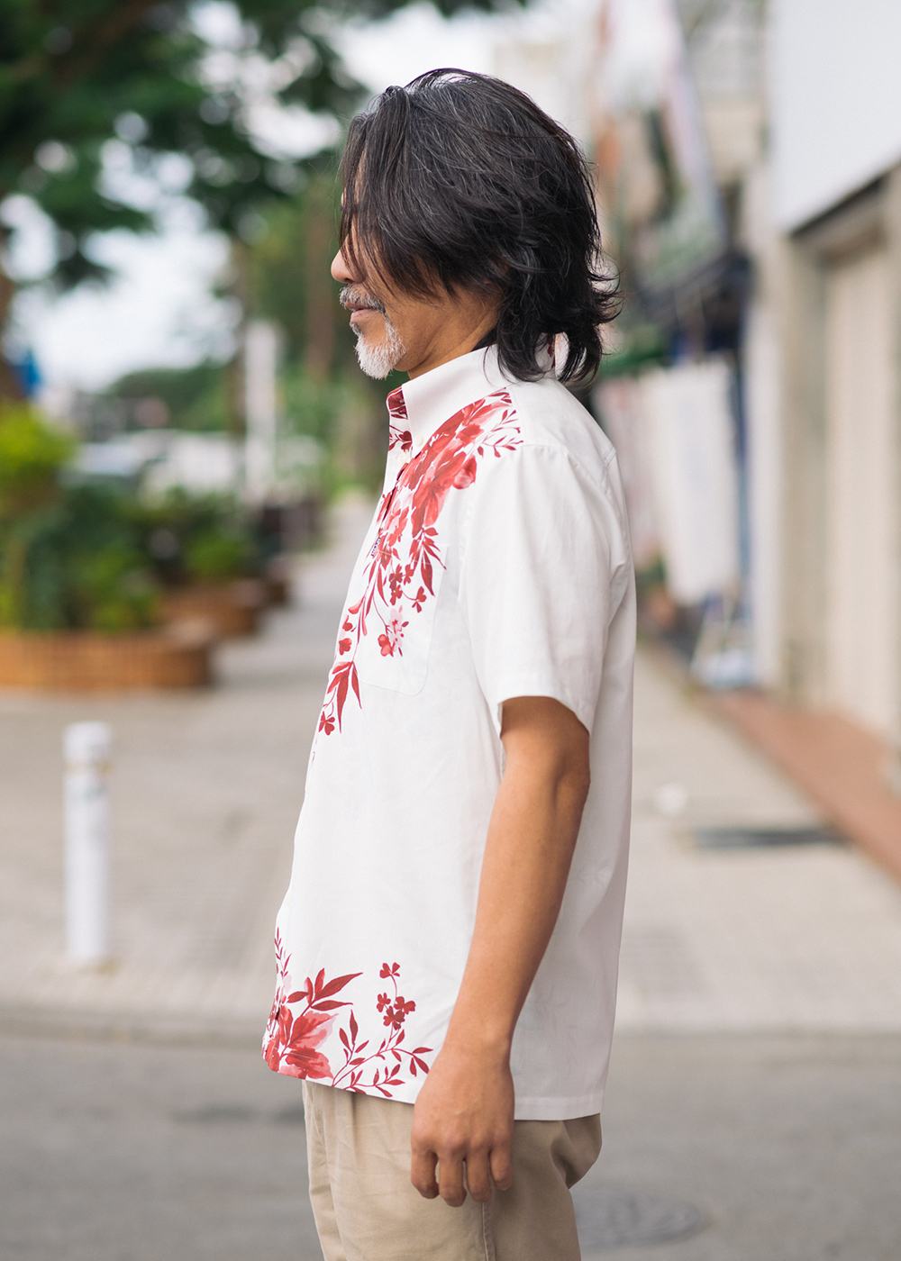 かりゆしウェア（沖縄版アロハシャツ） MAJUN - 水彩ハイビスカス