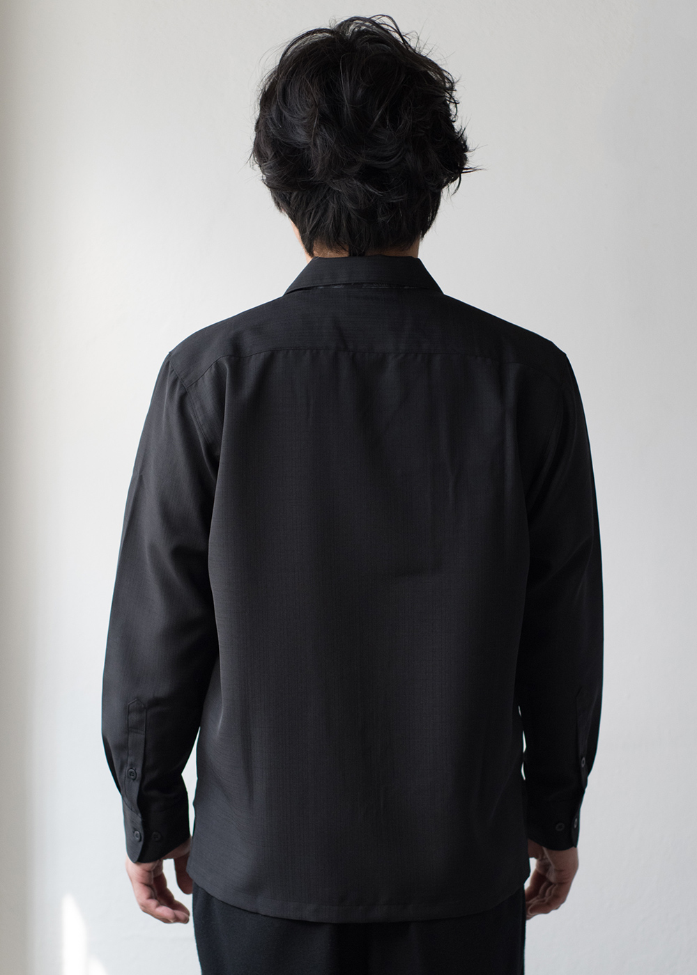 かりゆしウェア（沖縄版アロハシャツ） MAJUN - 黒輝鳳凰（長袖開襟）